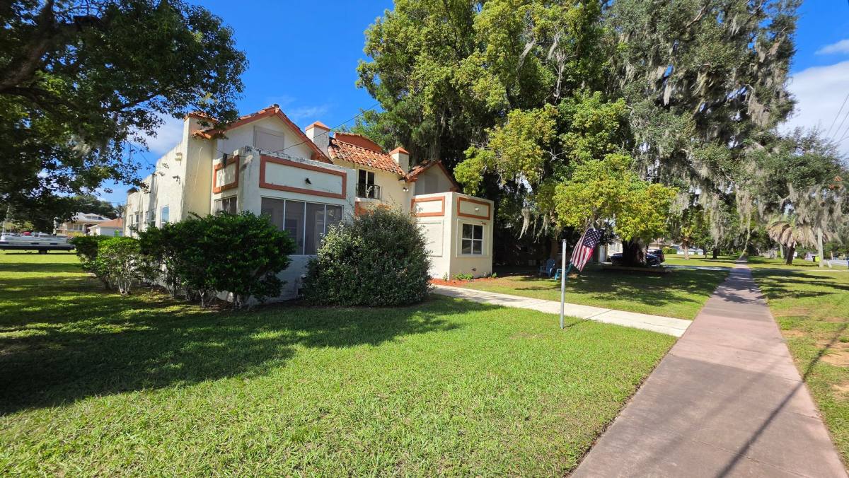 611 S Palm Ave, Howey In the Hills, FL 34737 - Apartment for Rent - Image 2