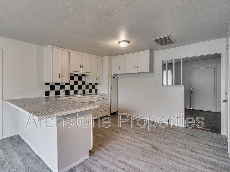 937 N Locust Lane, Midwest City, OK 73110 - House for Rent - Image 4
