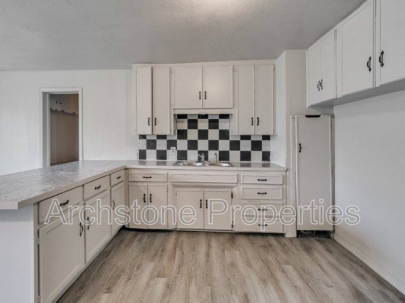 937 N Locust Lane, Midwest City, OK 73110 - House for Rent - Image 7