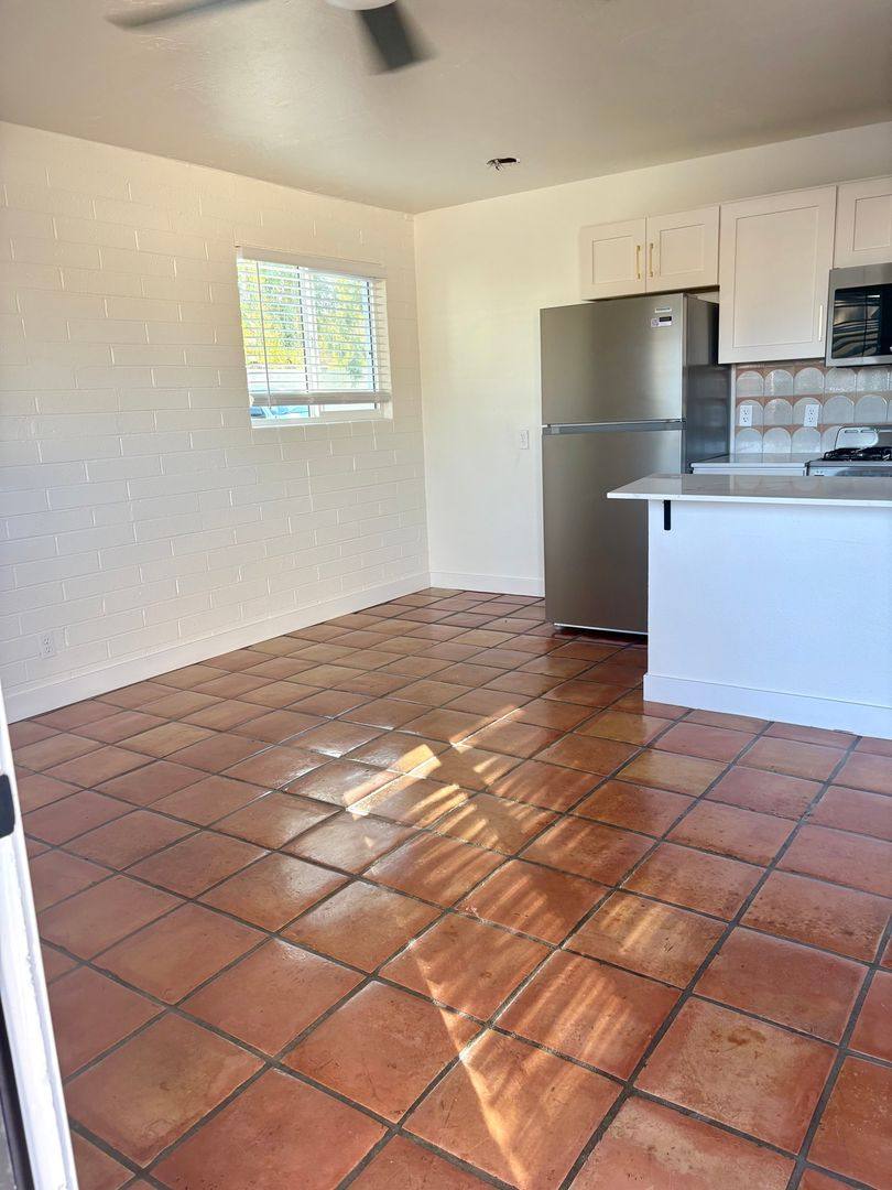 811 S Melody Lane, Tempe, AZ 85281 - Apartment for Rent - Image 1