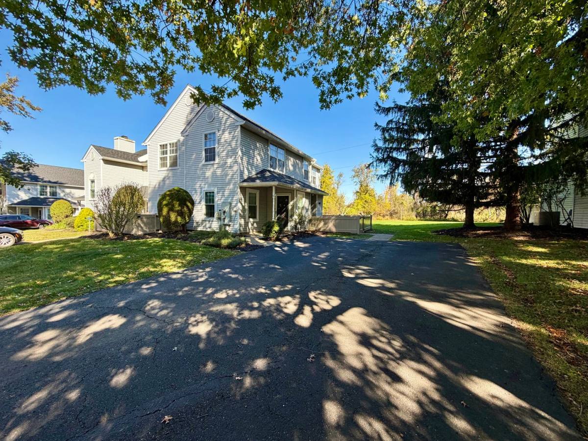 House for rent at 32 Everett Dr, Newtown, PA 18940