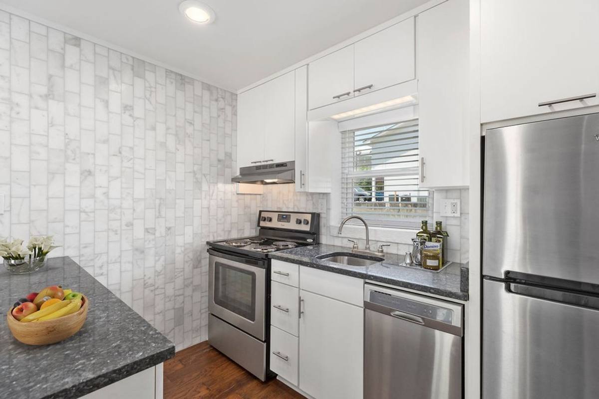 Apartment for rent at Little Henry, 376 W Magnolia Ave, Auburn, AL 36830