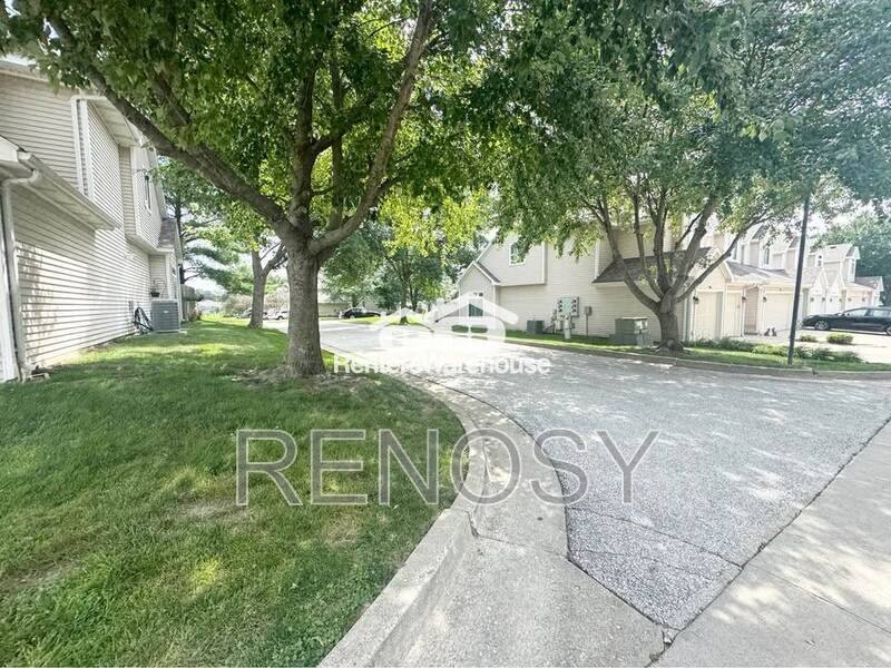 6800 Ashworth Rd #403, West Des Moines, IA 50266 - Townhouse for Rent - Image 3