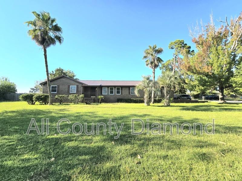 7523 Chipewa St, Panama City, FL 32404 - House for Rent - Image 2