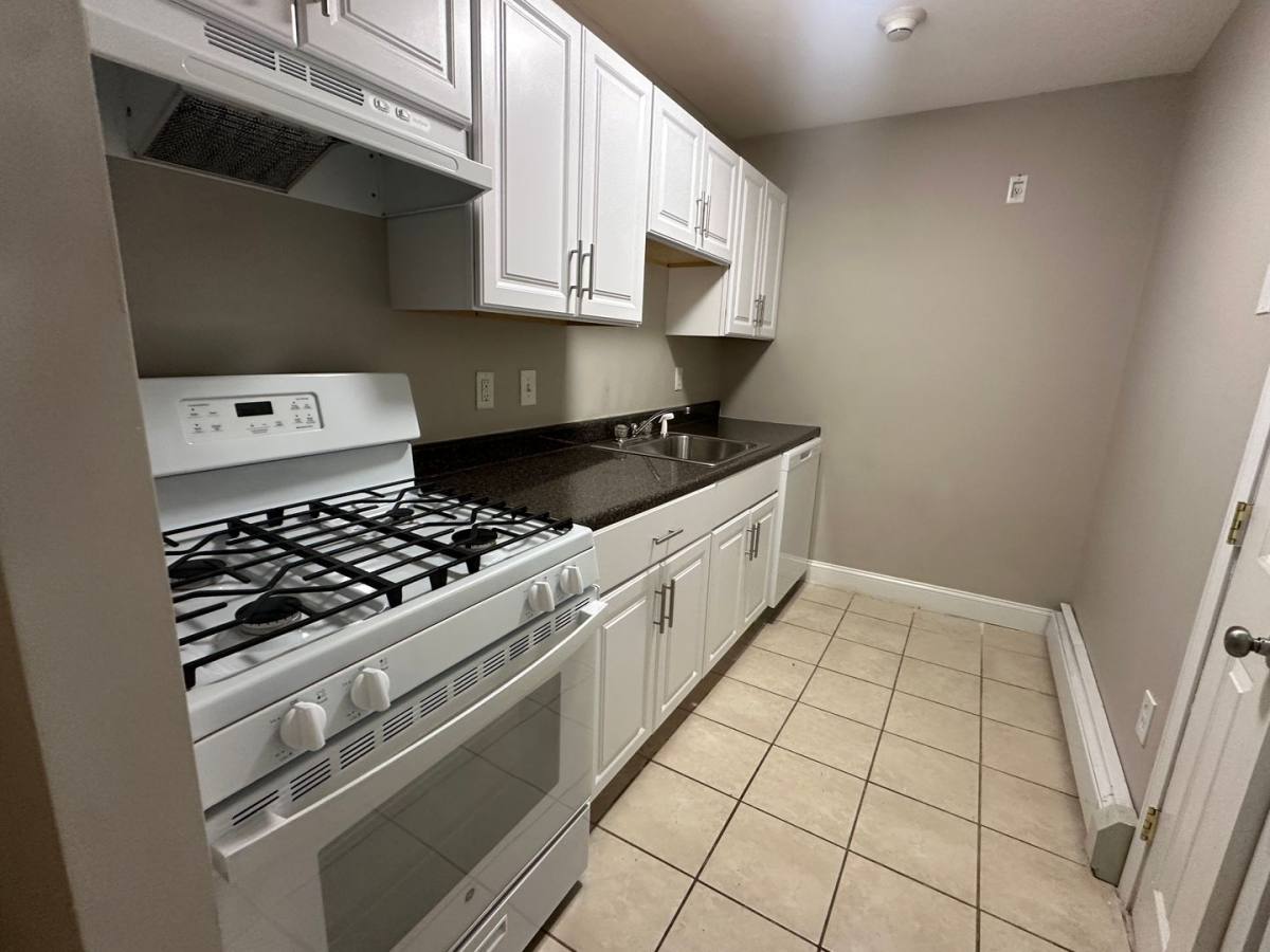 283-435 Oaklawn Ave, Cranston, RI 02920 - Apartment for Rent - Image 3