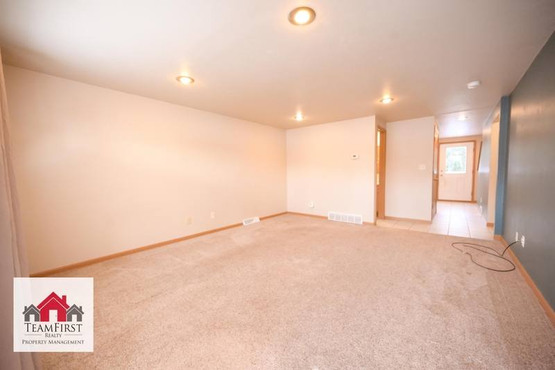 2135 S Broadway, Green Bay, WI 54304 - House for Rent - Image 2
