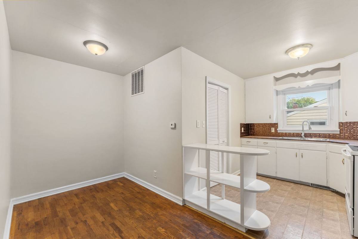 428 W Stanford St, Springfield, MO 65807 - Apartment for Rent