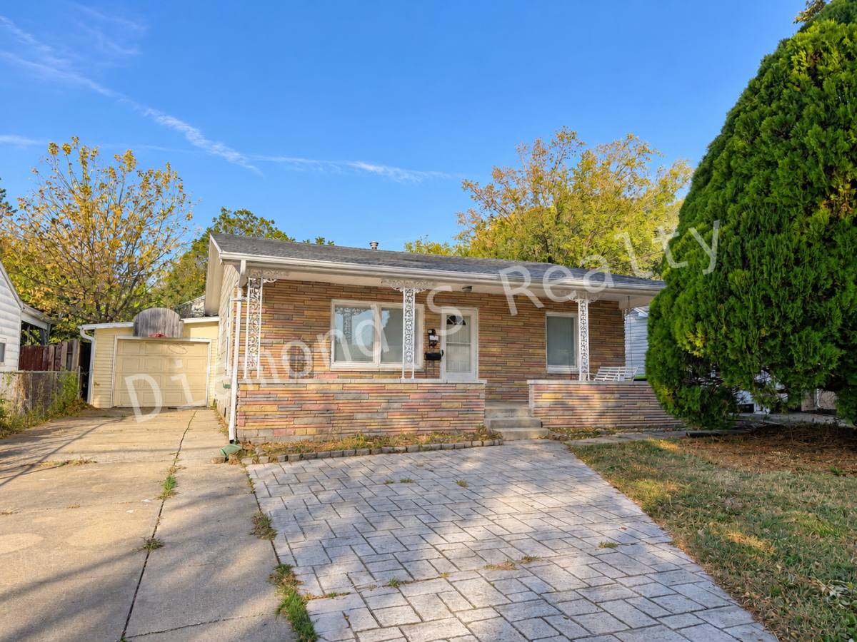 2223 N Delaware Ave, Springfield, MO 65803 - Apartment for Rent - Image 1