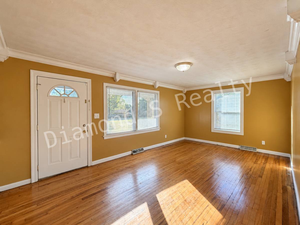 2223 N Delaware Ave, Springfield, MO 65803 - Apartment for Rent - Image 3