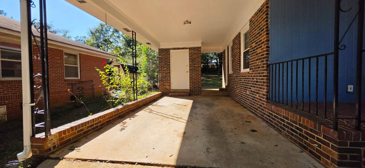 1541 Oakhill Dr, Griffin, GA 30223 - House for Rent - Image 2