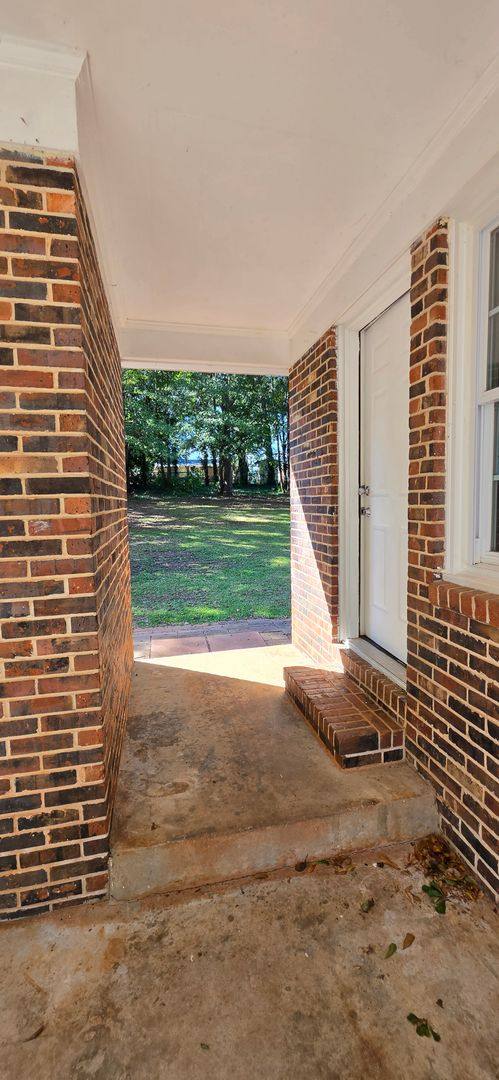 1541 Oakhill Dr, Griffin, GA 30223 - House for Rent - Image 3