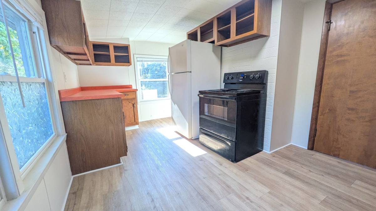 905 Harney Ave, Oshkosh, WI 54901 - Apartment for Rent - Image 4