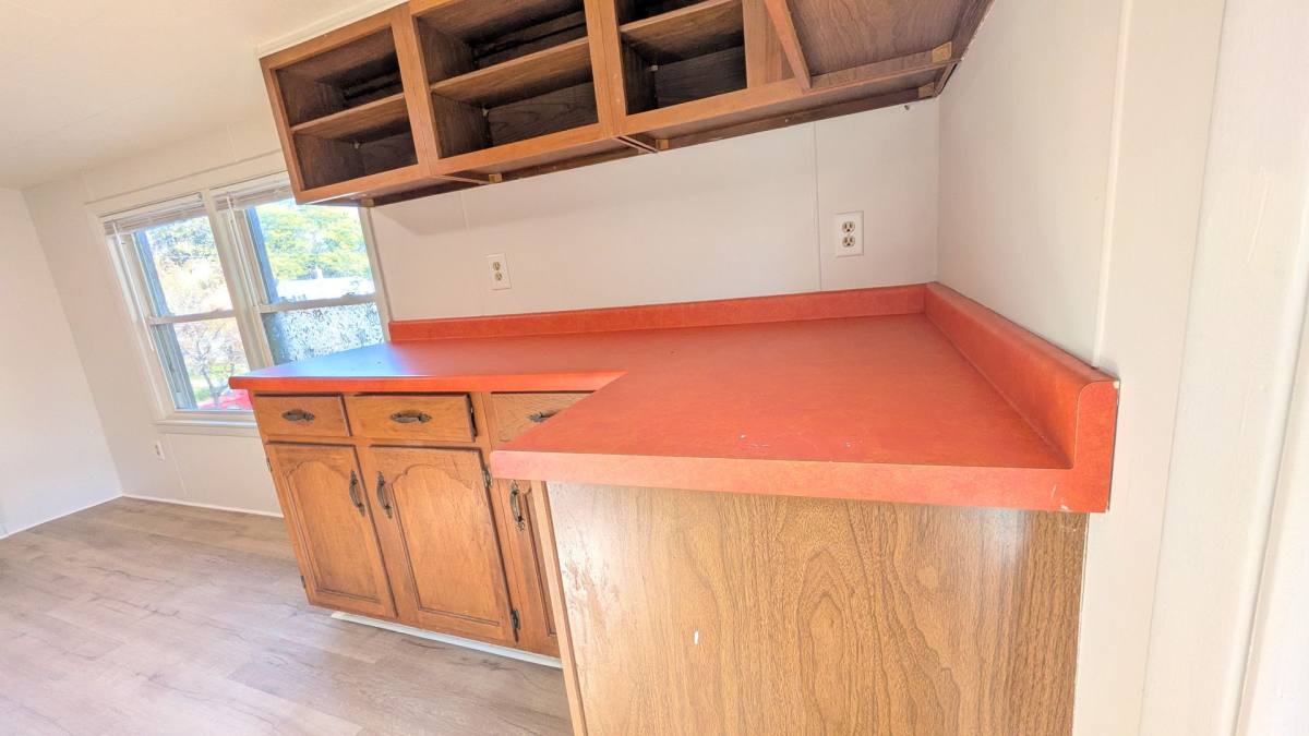 905 Harney Ave, Oshkosh, WI 54901 - Apartment for Rent - Image 5