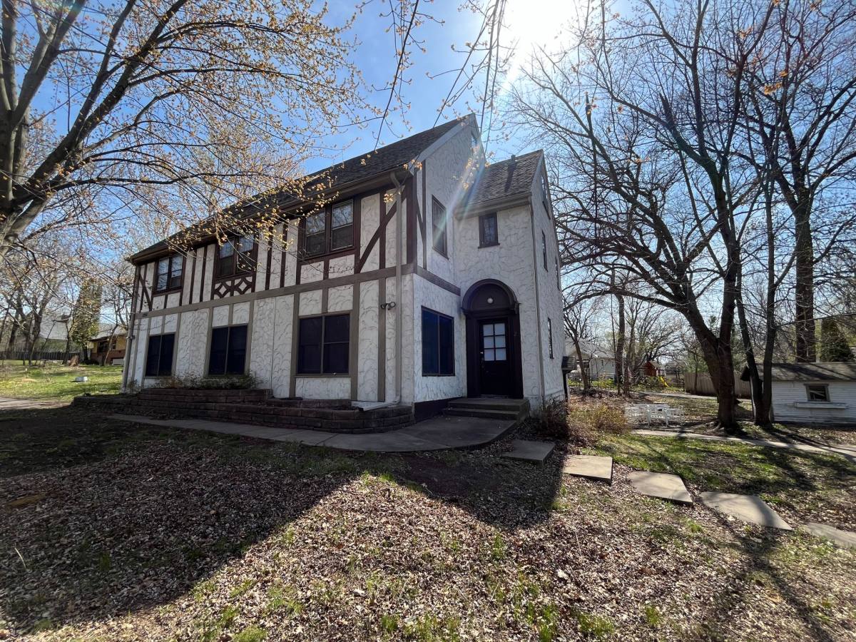 Apartment for rent at 1251 Mahtomedi Ave, St. Paul, MN 55115