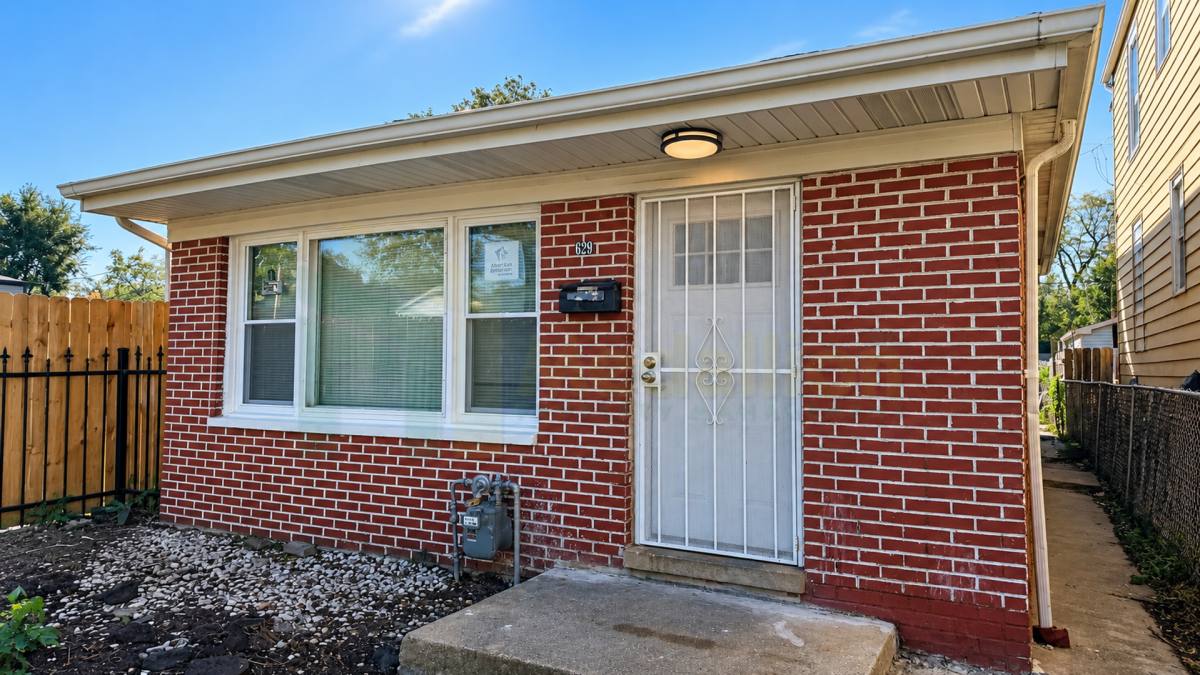 House for rent at 629 W 54th Place, Chicago, IL 60609