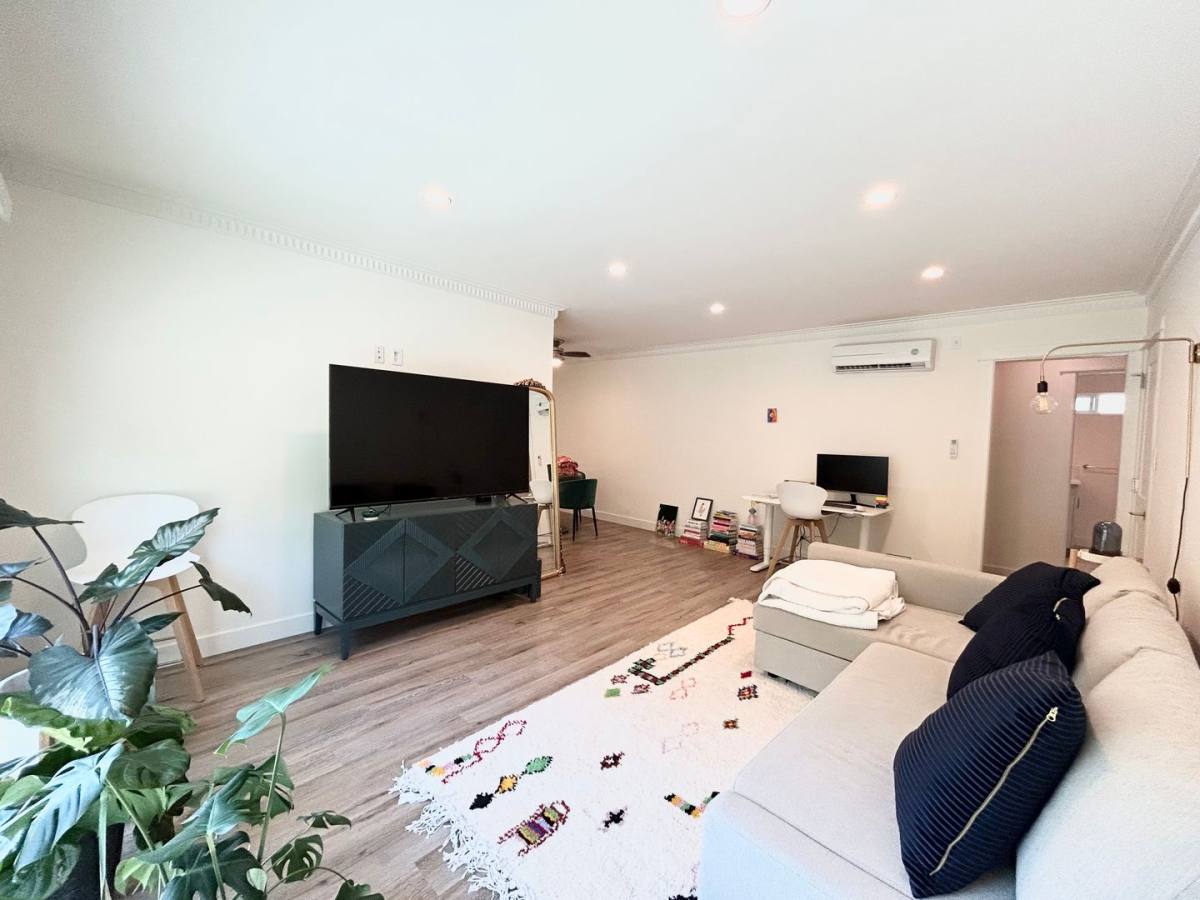 527 S Barrington Ave, Los Angeles, CA 90049 - Apartment for Rent - Image 1