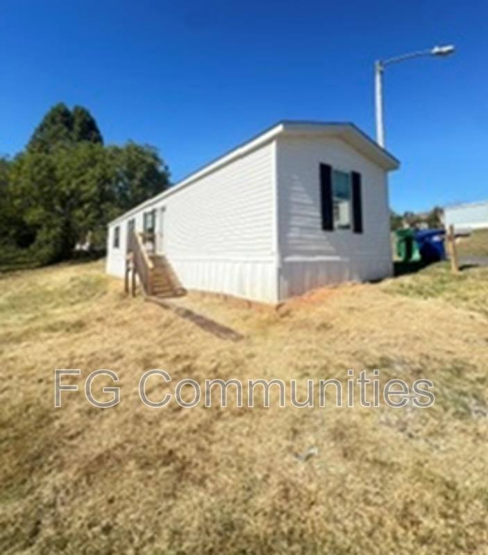 House for rent at 10 Andieange Circle, Asheville, NC 28806