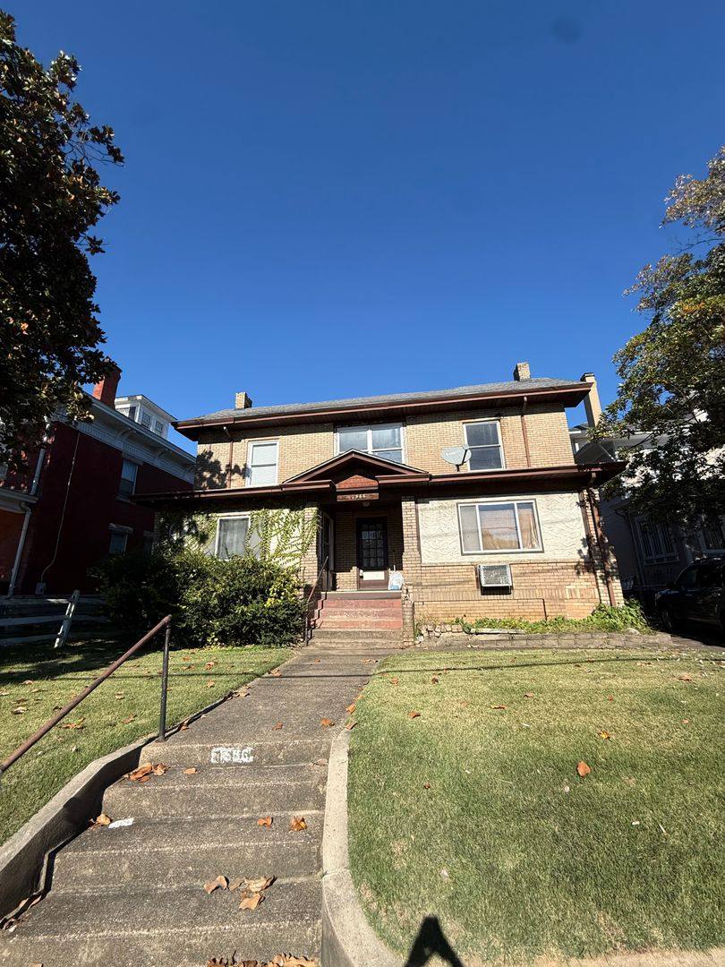 Apartment for rent at 1566 Quarrier St, Charleston, WV 25311