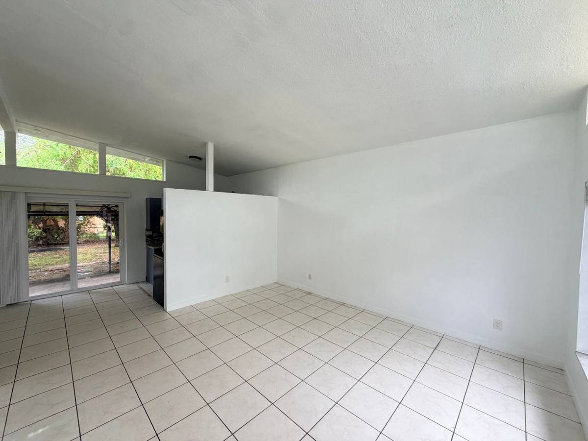 900 NW 178 Terrace, Miami, FL 33169 - House for Rent - Image 2