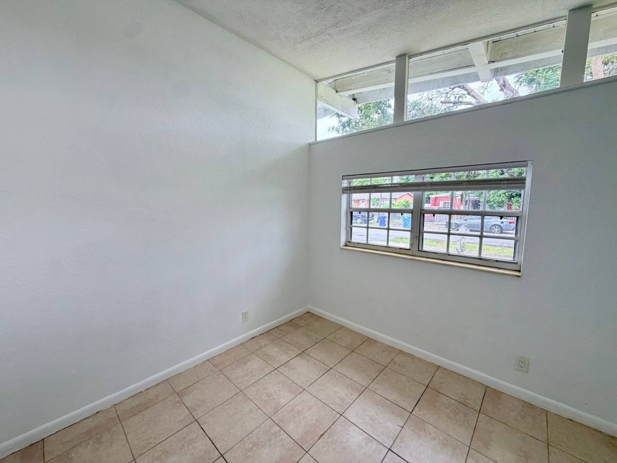 900 NW 178 Terrace, Miami, FL 33169 - House for Rent - Image 9