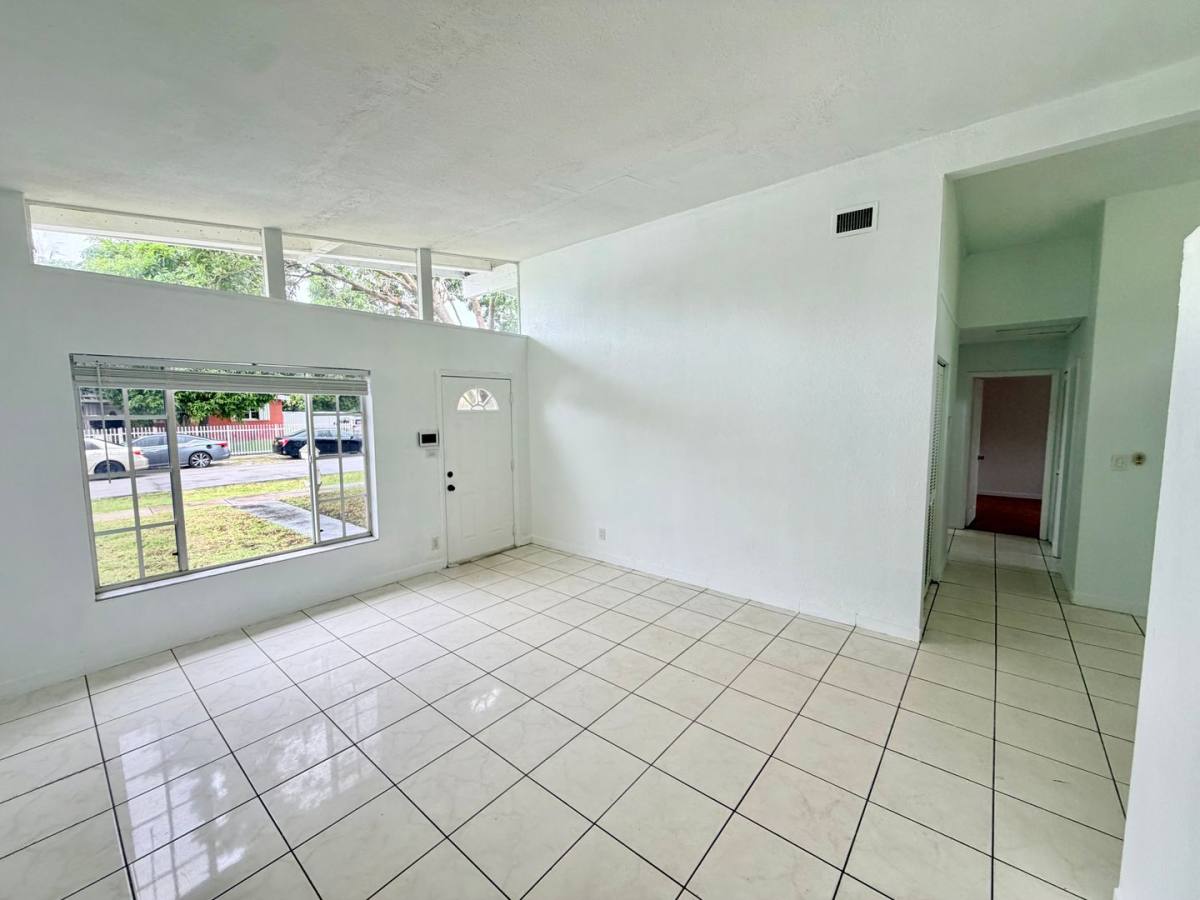 900 NW 178 Terrace, Miami, FL 33169 - House for Rent - Image 3