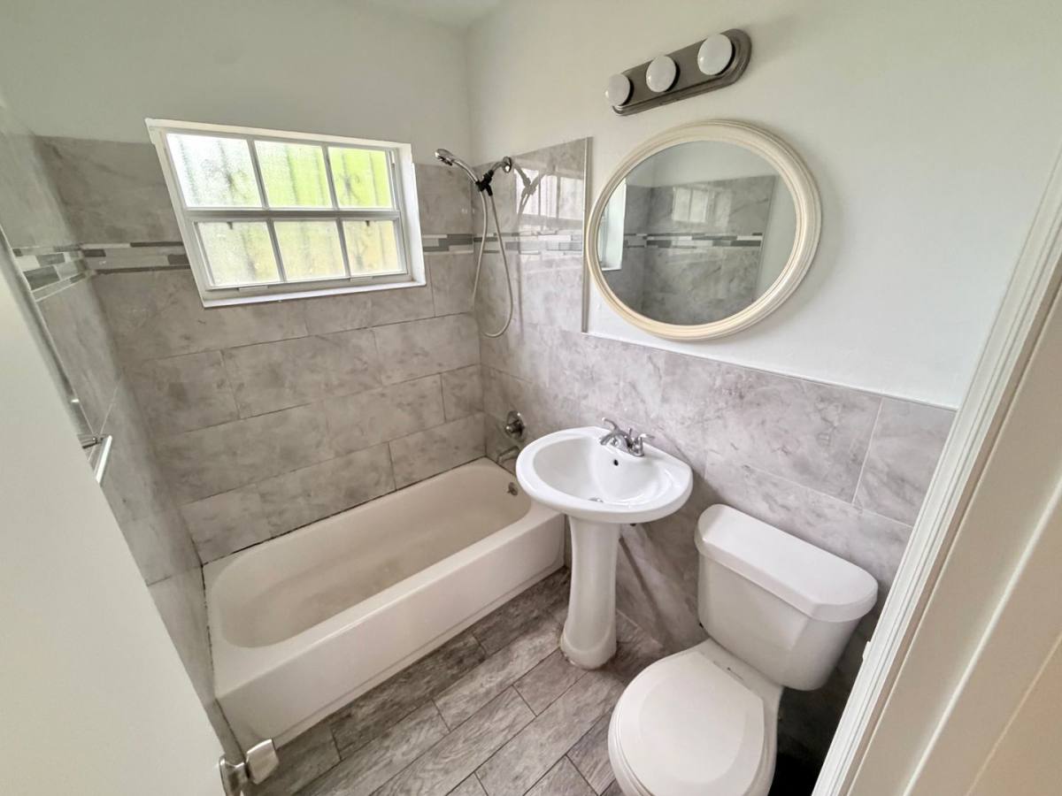 900 NW 178 Terrace, Miami, FL 33169 - House for Rent - Image 10