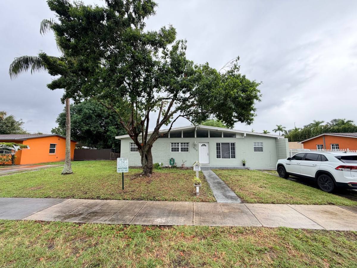 900 NW 178 Terrace, Miami, FL 33169 - House for Rent
