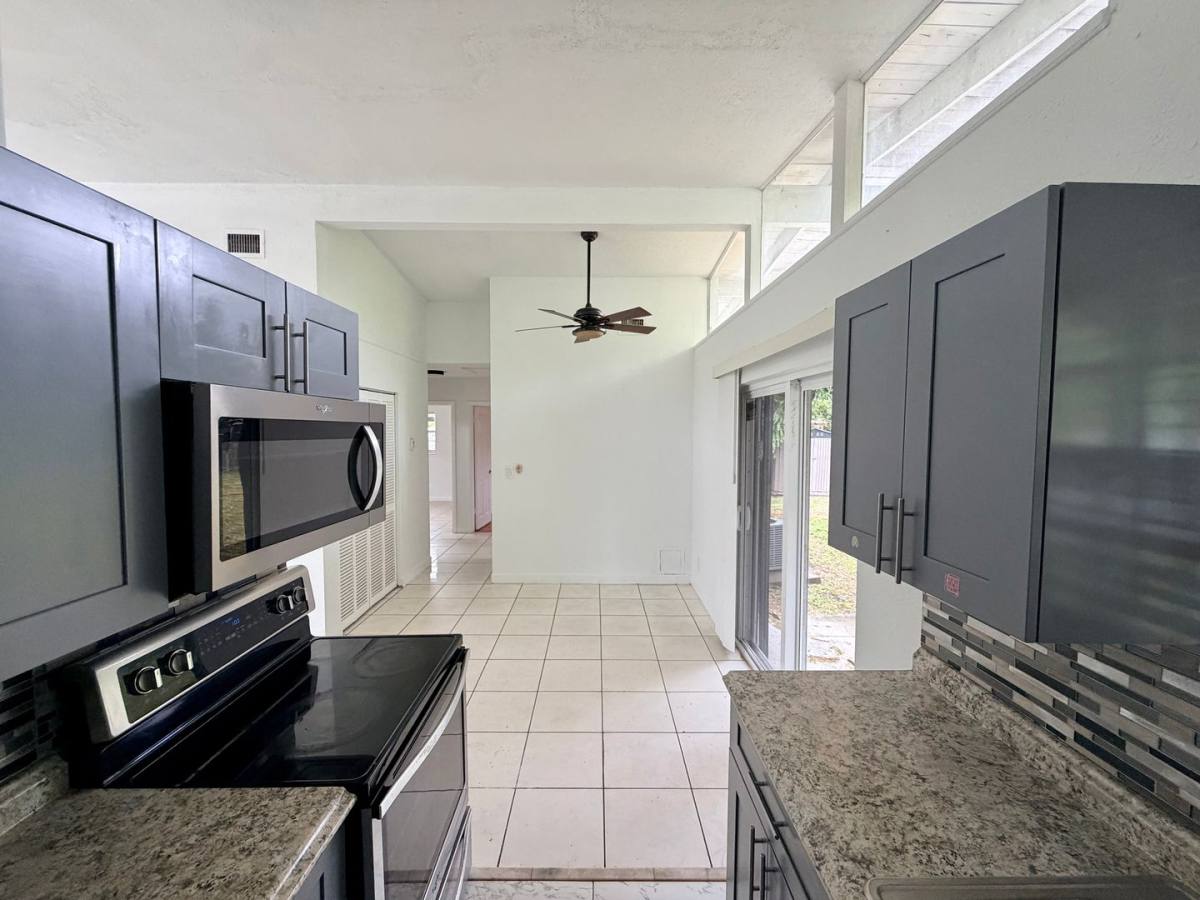 900 NW 178 Terrace, Miami, FL 33169 - House for Rent - Image 8