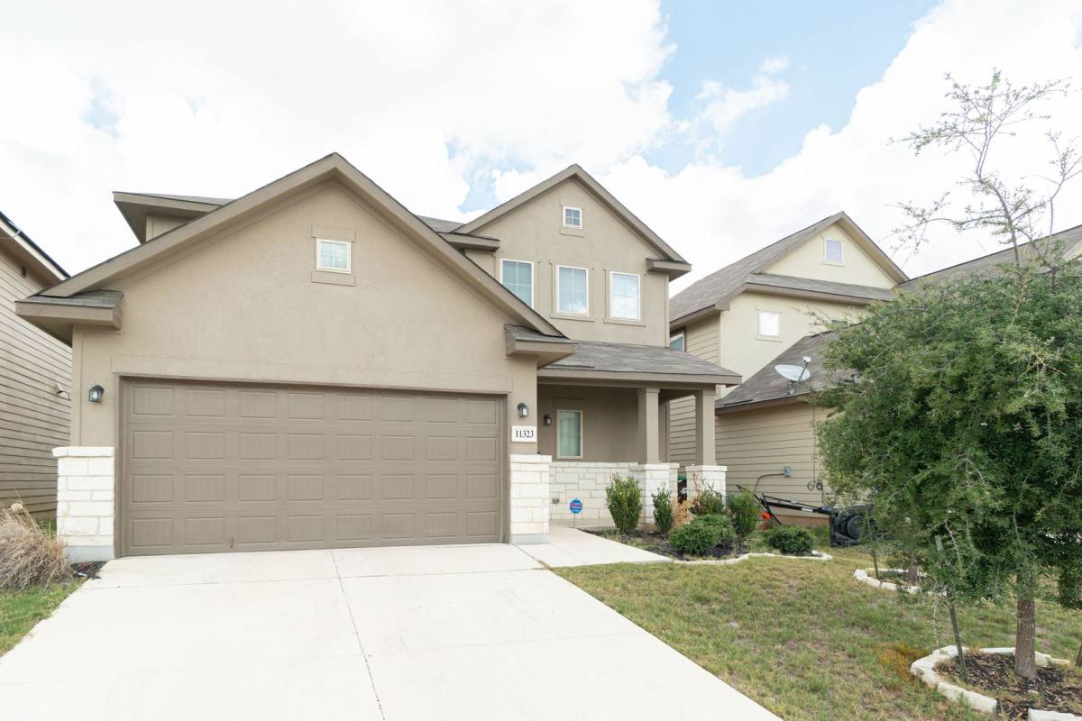 11323 Simply Spot, San Antonio, TX 78245 - House for Rent - Image 2
