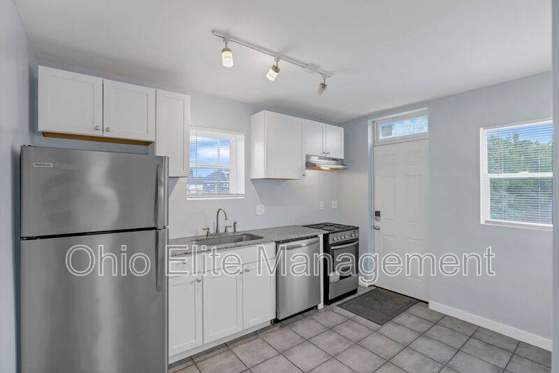 Apartment for rent at 1106 Oakwood Ave, Columbus, OH 43206