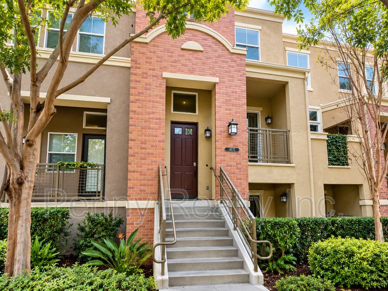 Townhouse for rent at 4970 Juneberry Court, San Diego, CA 92123