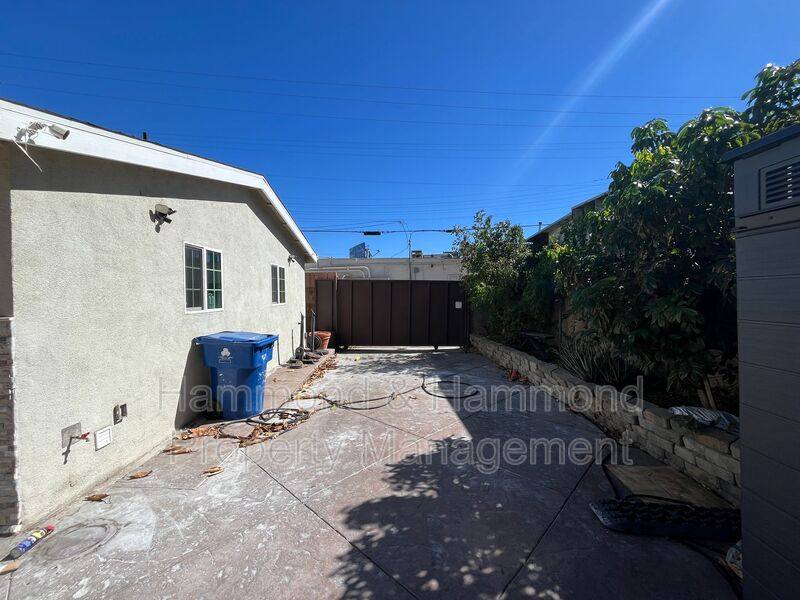 8334 1/2 Aura Ave, Northridge, CA 91324 - House for Rent - Image 2