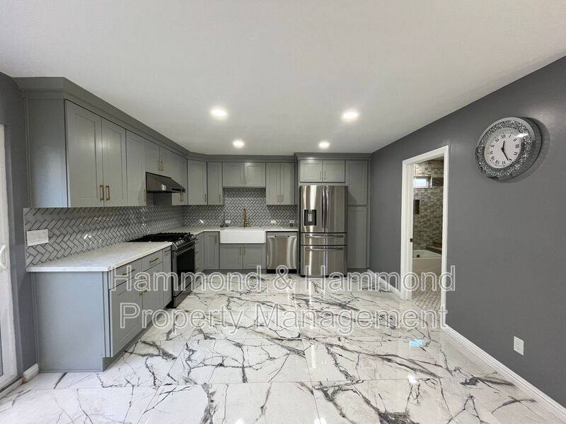 8334 1/2 Aura Ave, Northridge, CA 91324 - House for Rent - Image 5