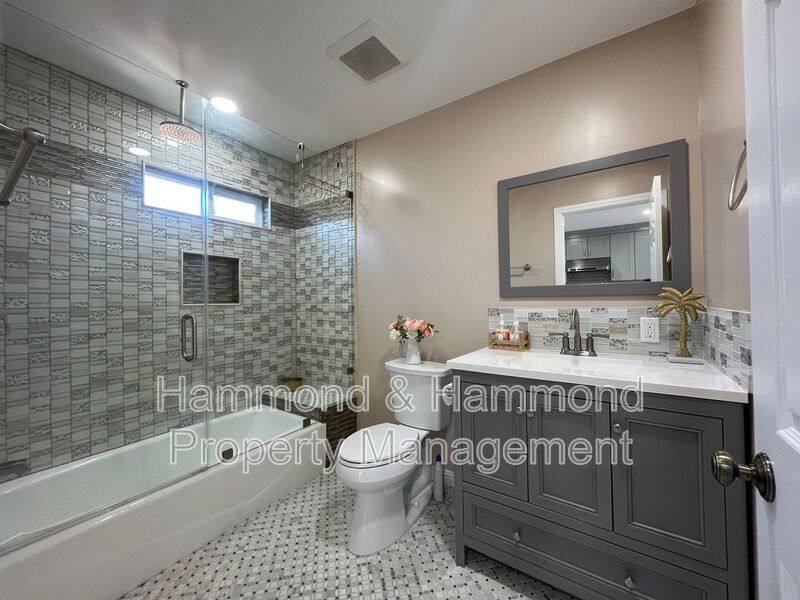 8334 1/2 Aura Ave, Northridge, CA 91324 - House for Rent - Image 9