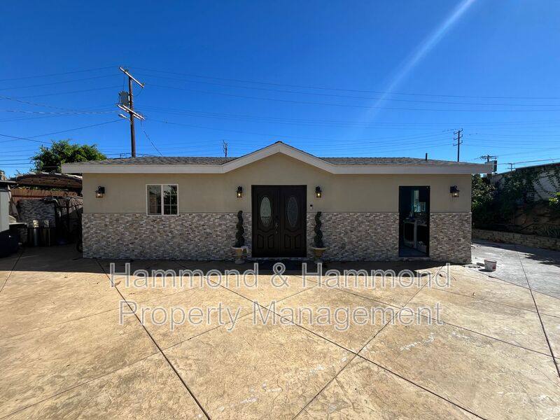 8334 1/2 Aura Ave, Northridge, CA 91324 - House for Rent