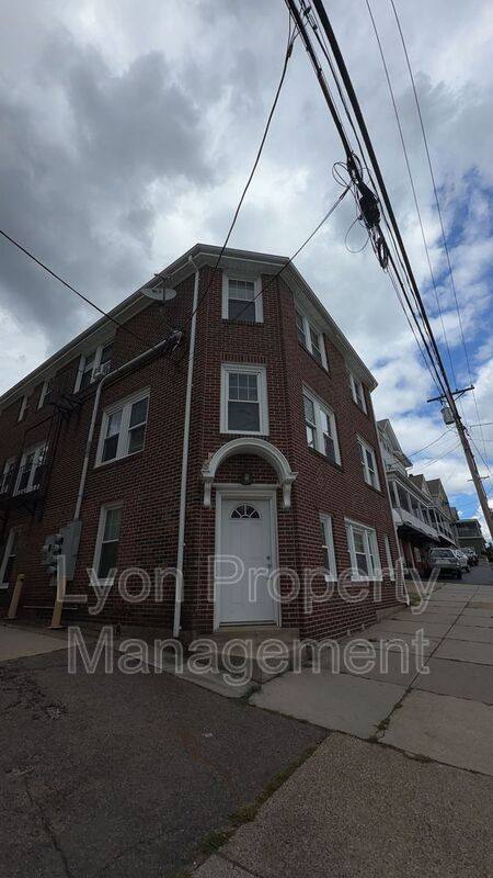 Apartment for rent at 313 High St #2F, Woonsocket, RI 02895