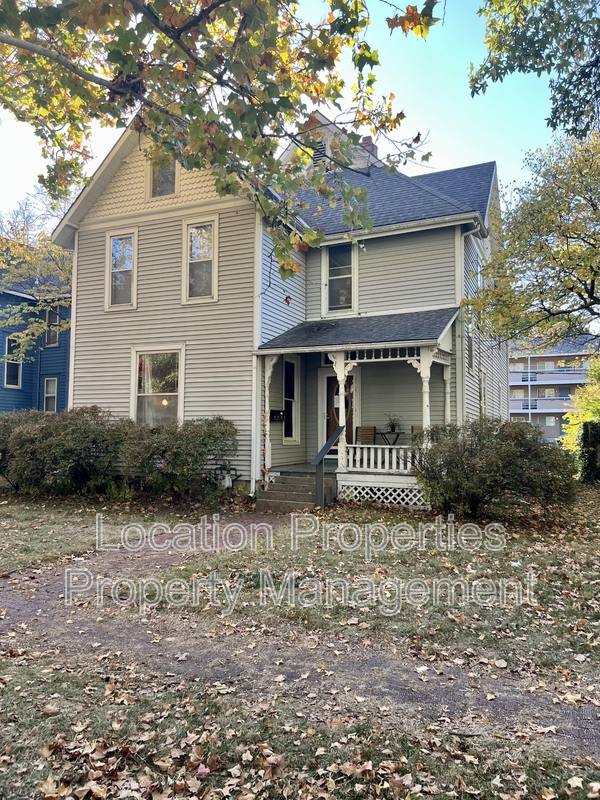 1305 Vermont St #4, Lawrence, KS 66044 - Apartment for Rent - Image 1