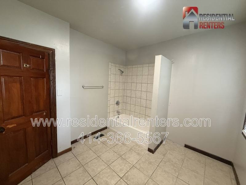 2520 N Holton St, Milwaukee, WI 53212 - Apartment for Rent - Image 7