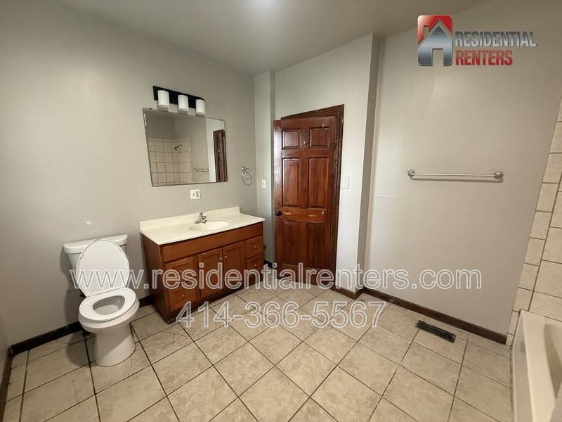 2520 N Holton St, Milwaukee, WI 53212 - Apartment for Rent - Image 6