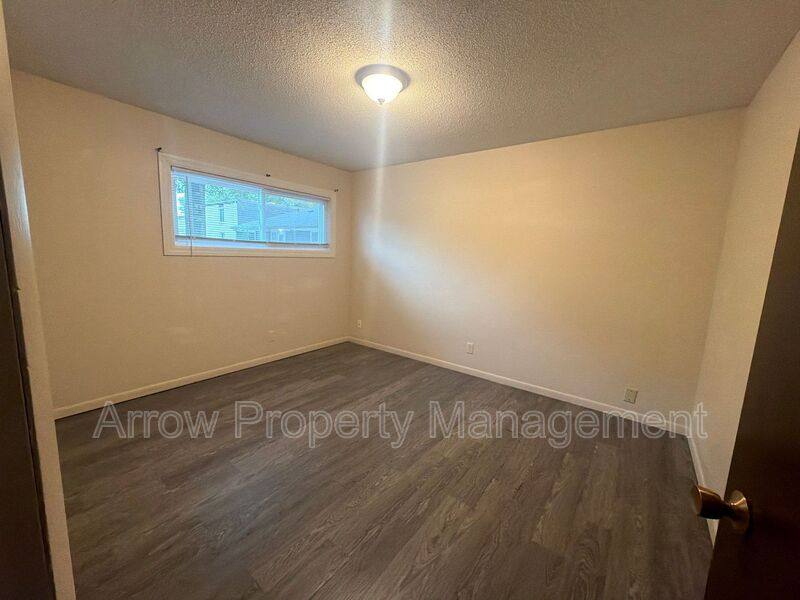 650 E 12th St #A105, York, NE 68467 - Apartment for Rent - Image 8