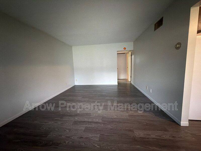 650 E 12th St #A105, York, NE 68467 - Apartment for Rent - Image 2