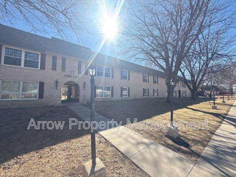 650 E 12th St #A105, York, NE 68467 - Apartment for Rent - Image 1