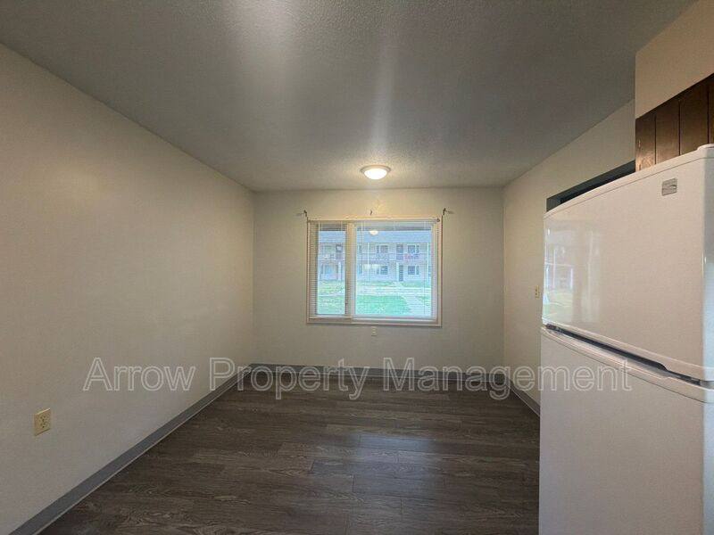 650 E 12th St #A105, York, NE 68467 - Apartment for Rent - Image 5