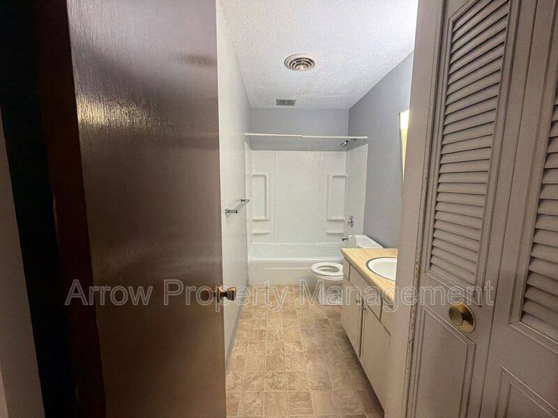 650 E 12th St #A105, York, NE 68467 - Apartment for Rent - Image 7