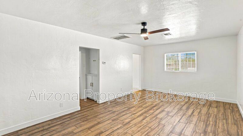 4334 N 15th Ave #B, Phoenix, AZ 85015 - House for Rent - Image 2