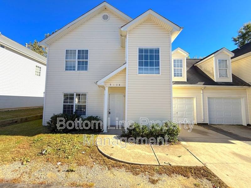 Townhouse for rent at 5104 Brooktree Dr, Charlotte, NC 28208