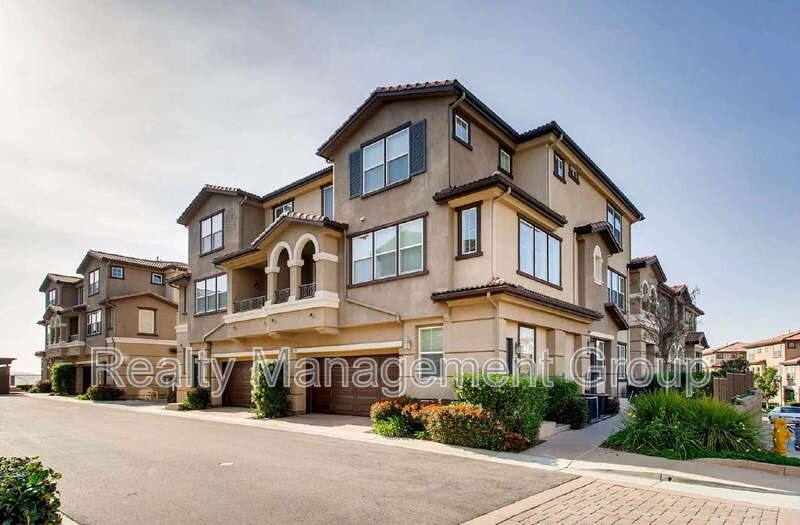 Townhouse for rent at 1306 Calabria St, Santee, CA 92071