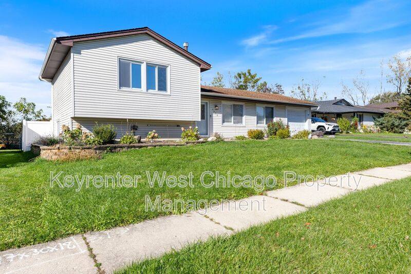 House for rent at 5456 Maclain Lane, Hanover Park, IL 60133
