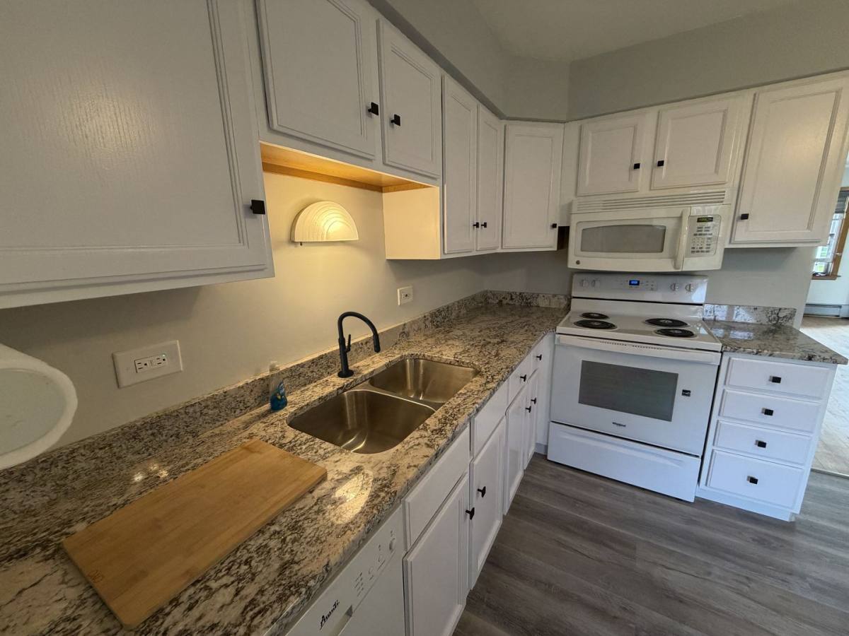 2000 Parkside Dr, Park Ridge, IL 60068 - Apartment for Rent - Image 2