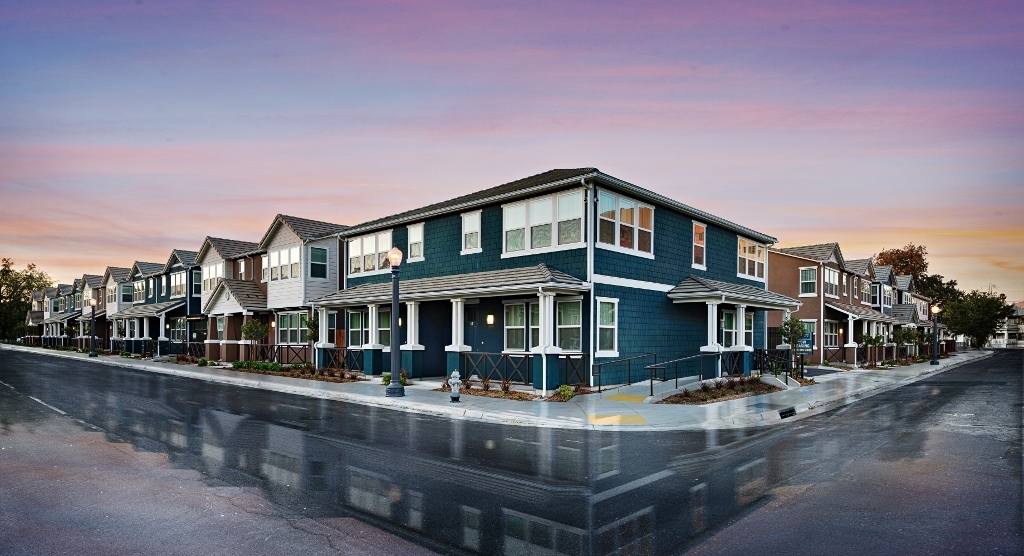 Townhouse for rent at 1743 L St, Fresno, CA 93721
